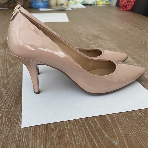 Michael Kors Dorothy Flex Tan Pumps Size 8 - Picture 3 of 11